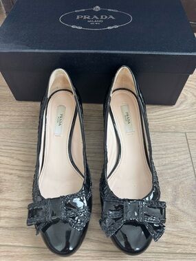 New Prada Black Patent Leather Bow Pumps Size 36